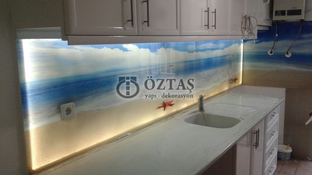 Mutfak tezgah üssü cam panel